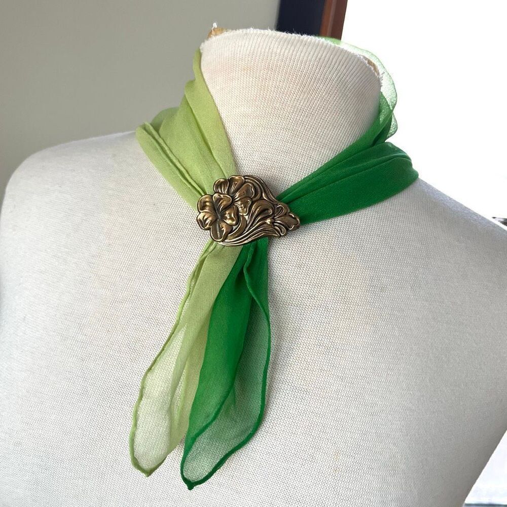 VTG Sheer Green Silk Crepe Scarf Hand-Rolled Edges 17” Square